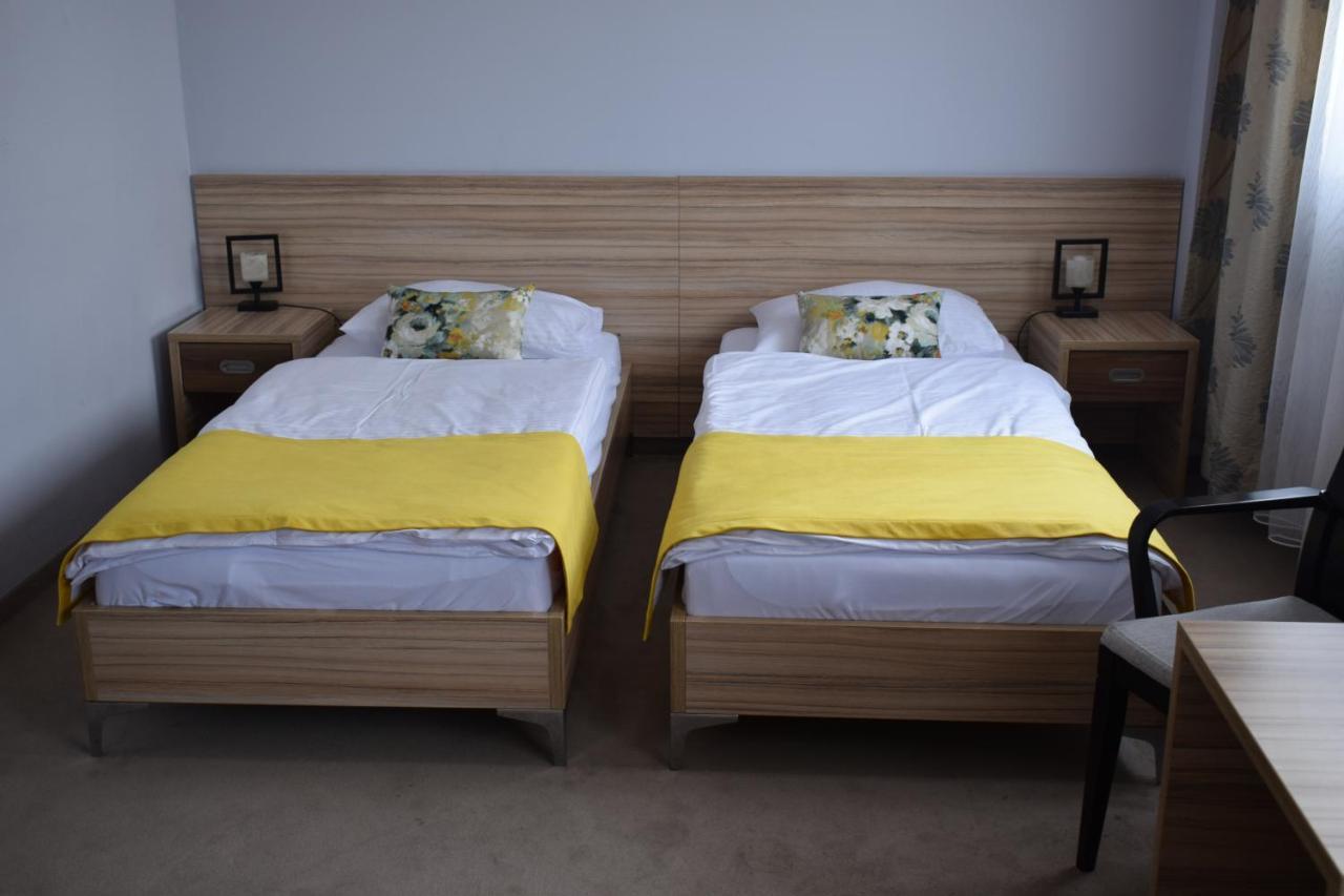 Hotel Alpex Zabrze Bagian luar foto