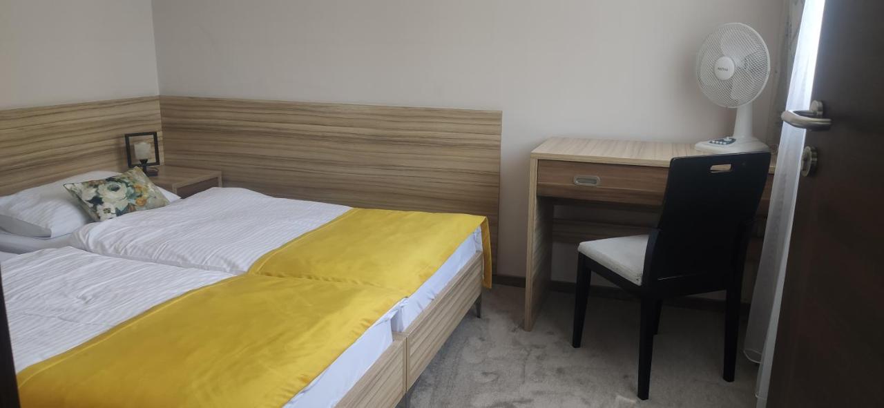 Hotel Alpex Zabrze Bagian luar foto