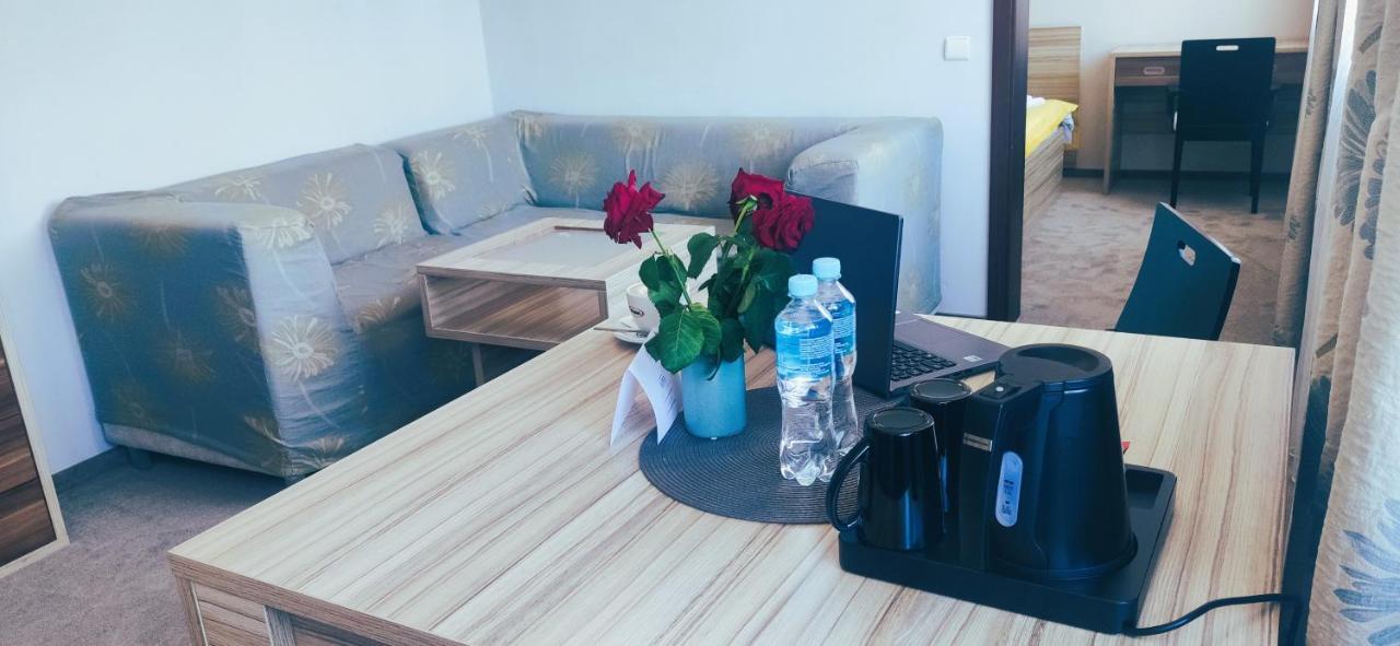 Hotel Alpex Zabrze Bagian luar foto