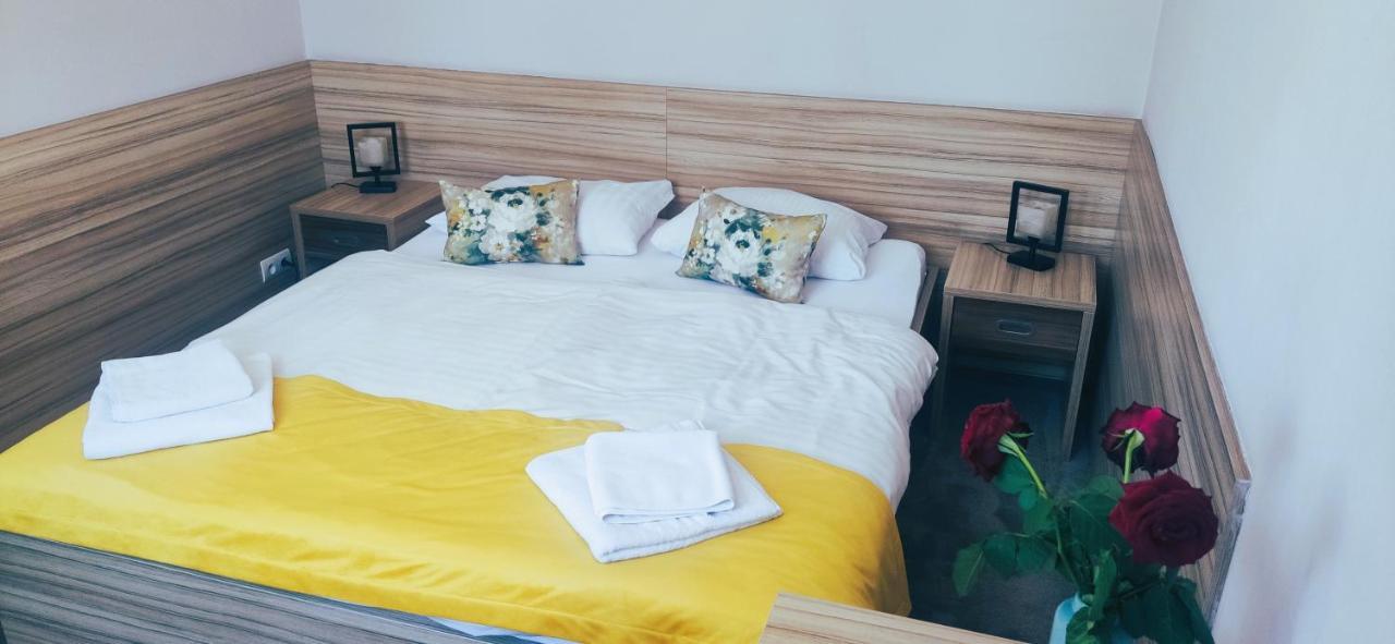 Hotel Alpex Zabrze Bagian luar foto