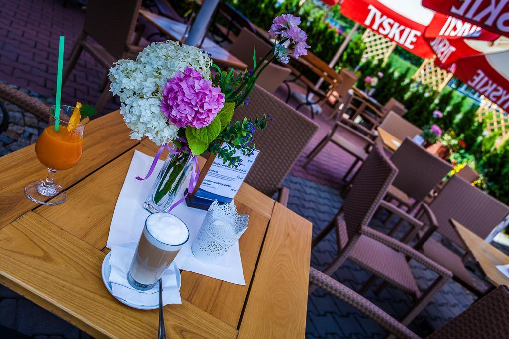 Hotel Alpex Zabrze Bagian luar foto