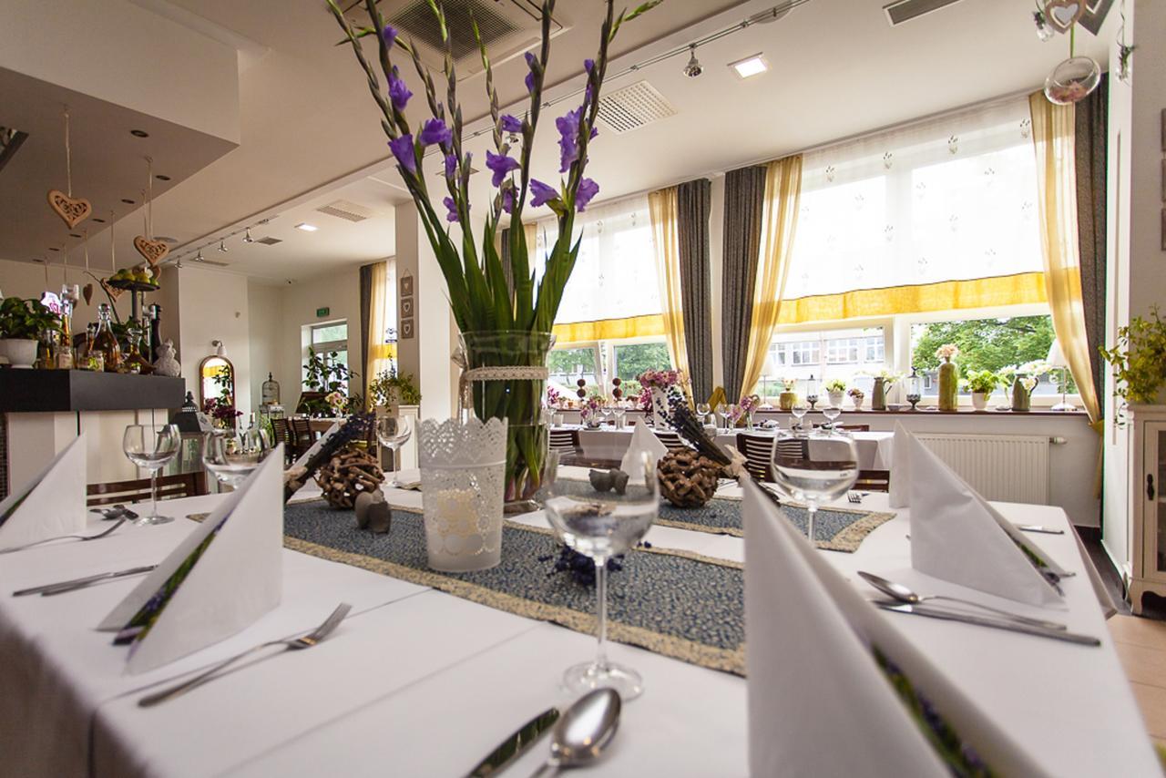 Hotel Alpex Zabrze Bagian luar foto