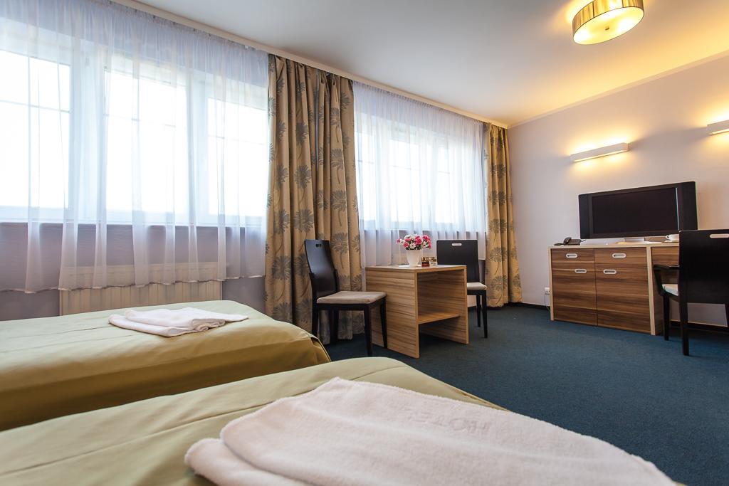 Hotel Alpex Zabrze Bagian luar foto