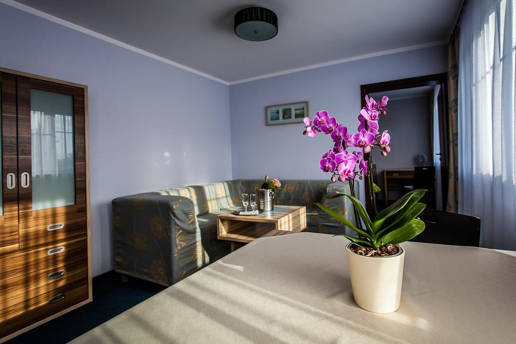 Hotel Alpex Zabrze Bagian luar foto
